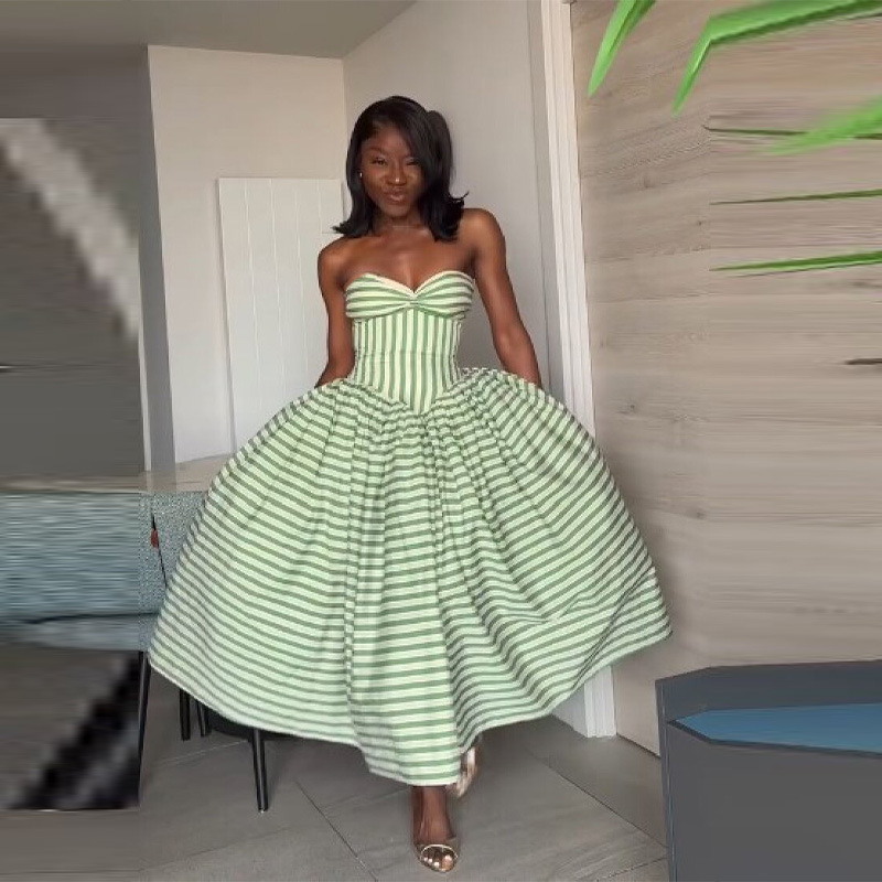 Cross-border European and American 2026 Summer New Striped Dress for Women, Elegant Waist-Cinching Off-Shoulder Strapless Long Vacation Dress Cross-border European and American 2026 Summer New Striped Dress for Women, Elegant Waist-Cinching Off-Shoulder Strapless Long Vacation Dress