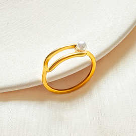 韩版轻奢时尚钛钢戒指女ins不掉色几何回形简约镀18K金珍珠戒指