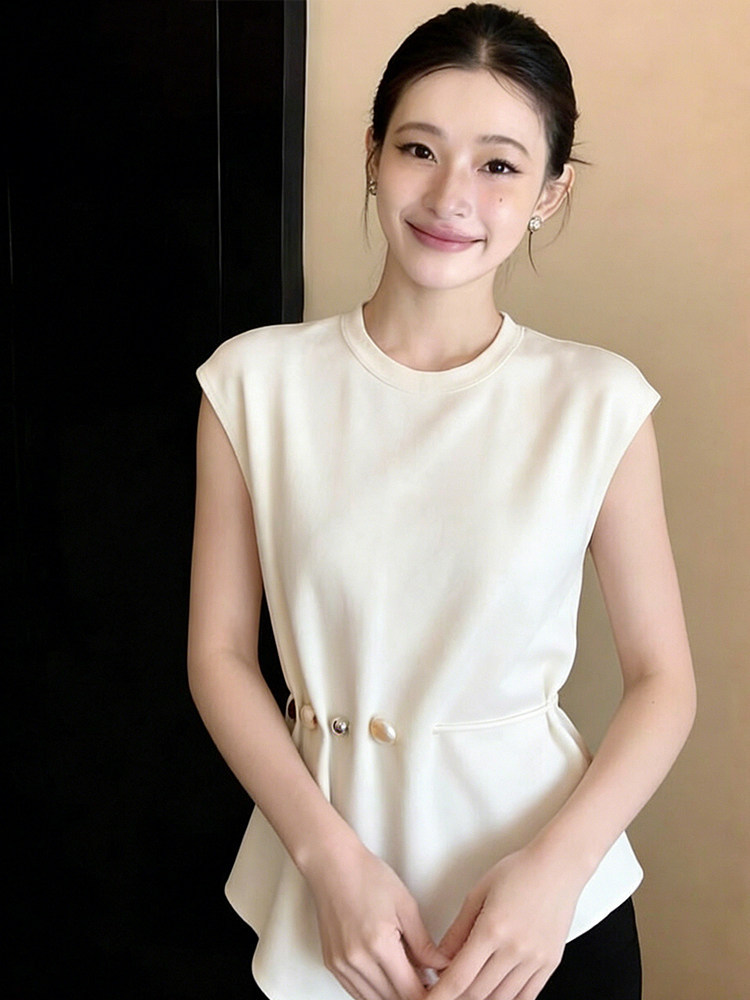 Áo thun nữ tay lửng bất đối xứng phong cách Pháp, thiết kế eo ôm tôn dáng — màu trắng