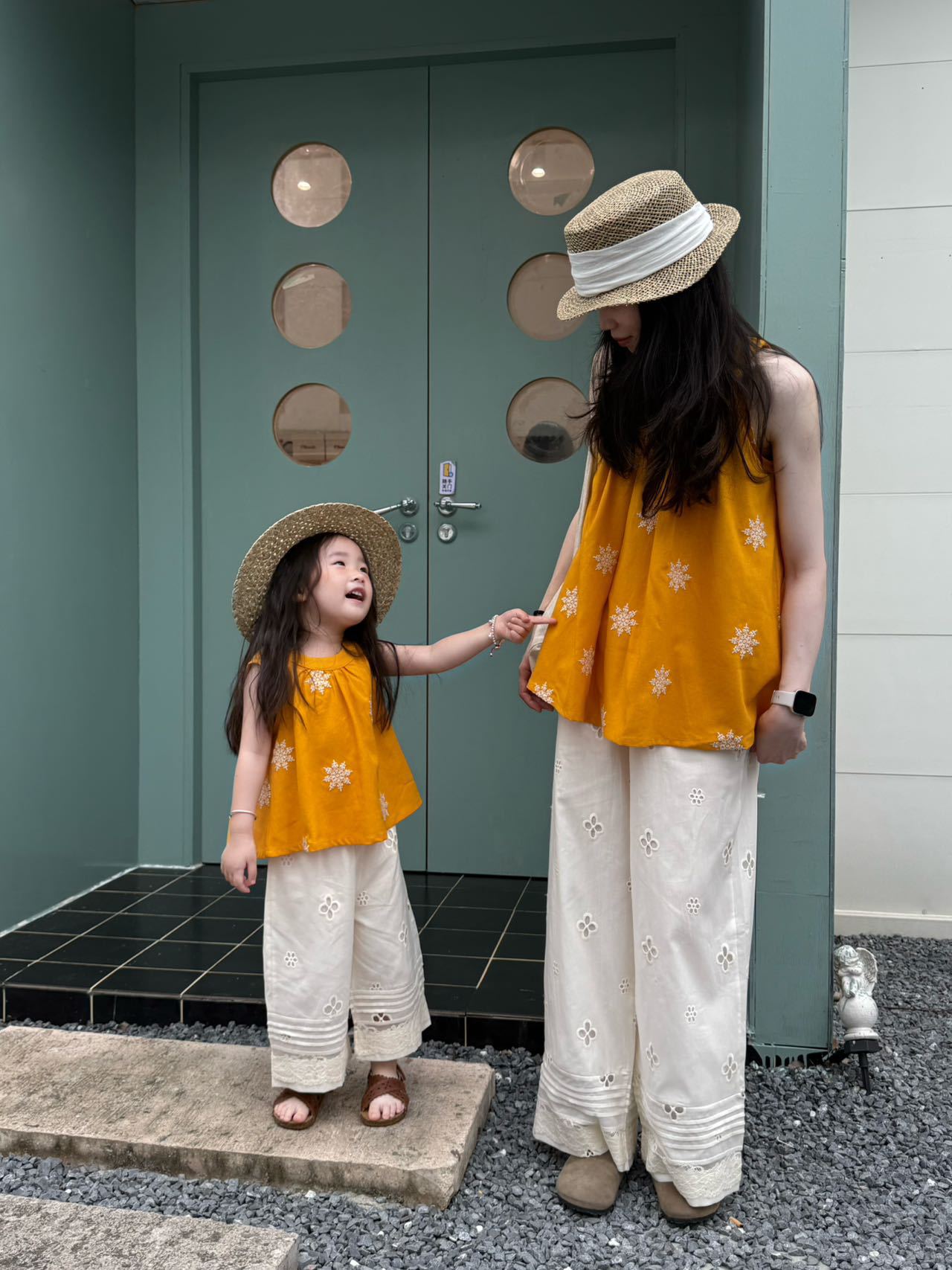 Parent-Child Clothing 2025 Summer New Style Girls Holiday Style Mother-Daughter Clothing Forest Style Embroidered Vest Lace Wide-Leg Pants Suit