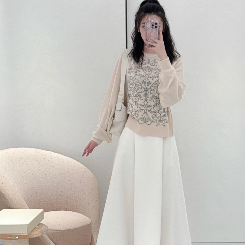 2025 Autumn/Winter New Nanyou Dio Artistic Retro Style Elegant Design Embroidered Pullover Crewneck Knit Sweater for Women