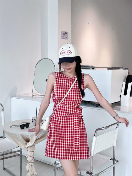 Small Red Plaid Sleeveless Vest Dress Women's Summer Wear New French Waist Hip Skirt