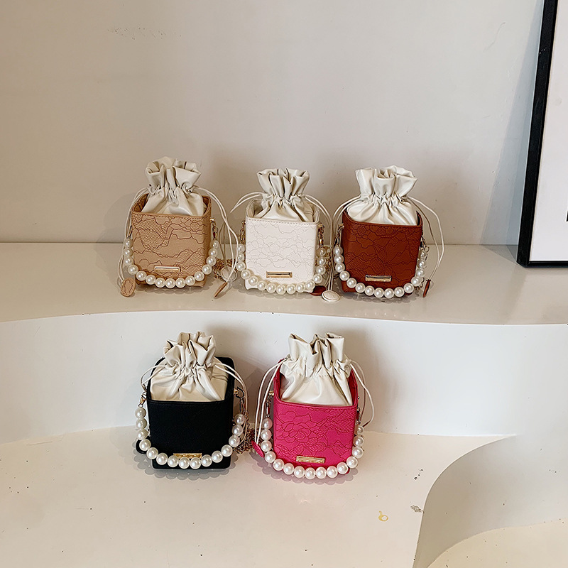 Bolso de invierno 2024 nuevo bolso de cubo de belleza casual sensación casual simple bolso de perla bolso de mano de mujer