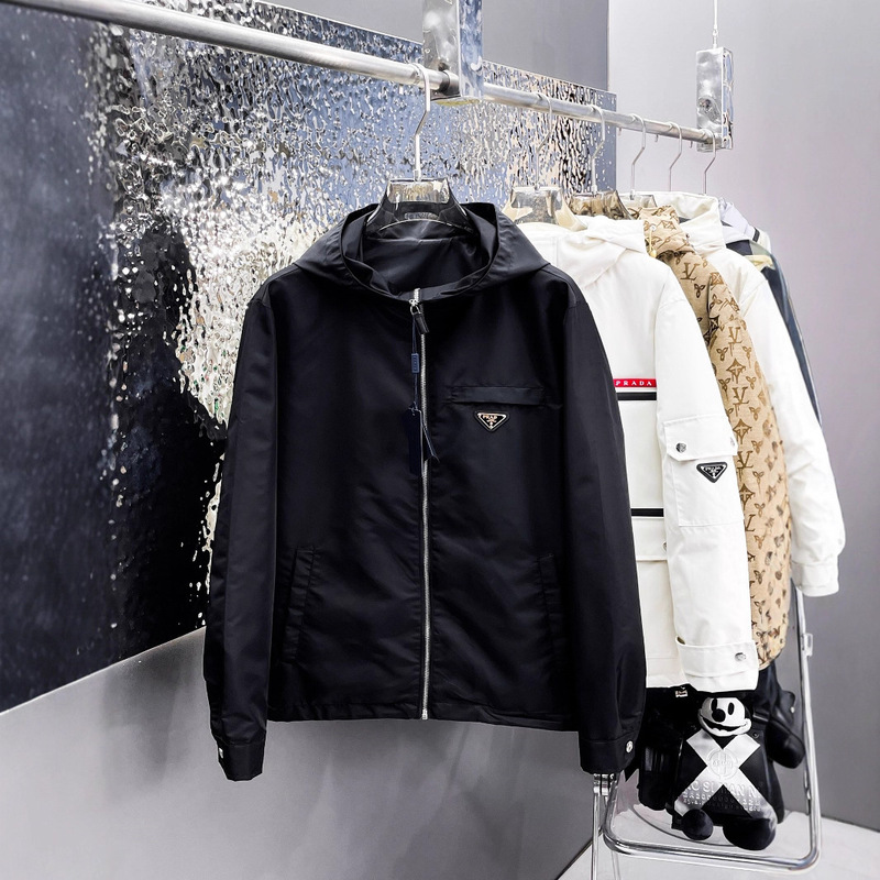 1.1 Correct Version 25 Lv Moncler Mlb Autumn/Winter Prada Nylon Blcg Triangle Logo Jacket for Men and Women 1.1 Correct Version 25 Lv Moncler Mlb Autumn/Winter Prada Nylon Blcg Triangle Logo Jacket for Men and Women