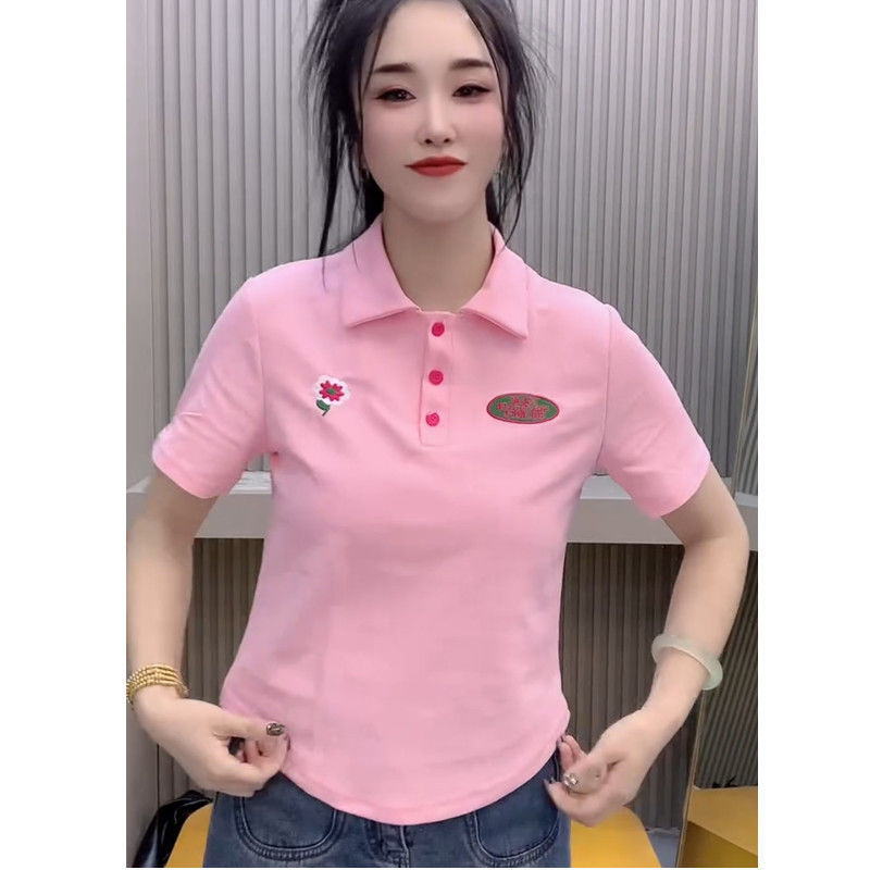 Productos europeos diseño bordado retro sentido de la camiseta de manga corta con cuello de polo para mujer verano nuevo nicho delgado todo-fósforo top de moda