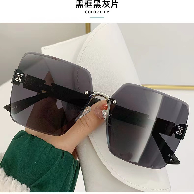 블랙 프레임 블랙 그레이 필름