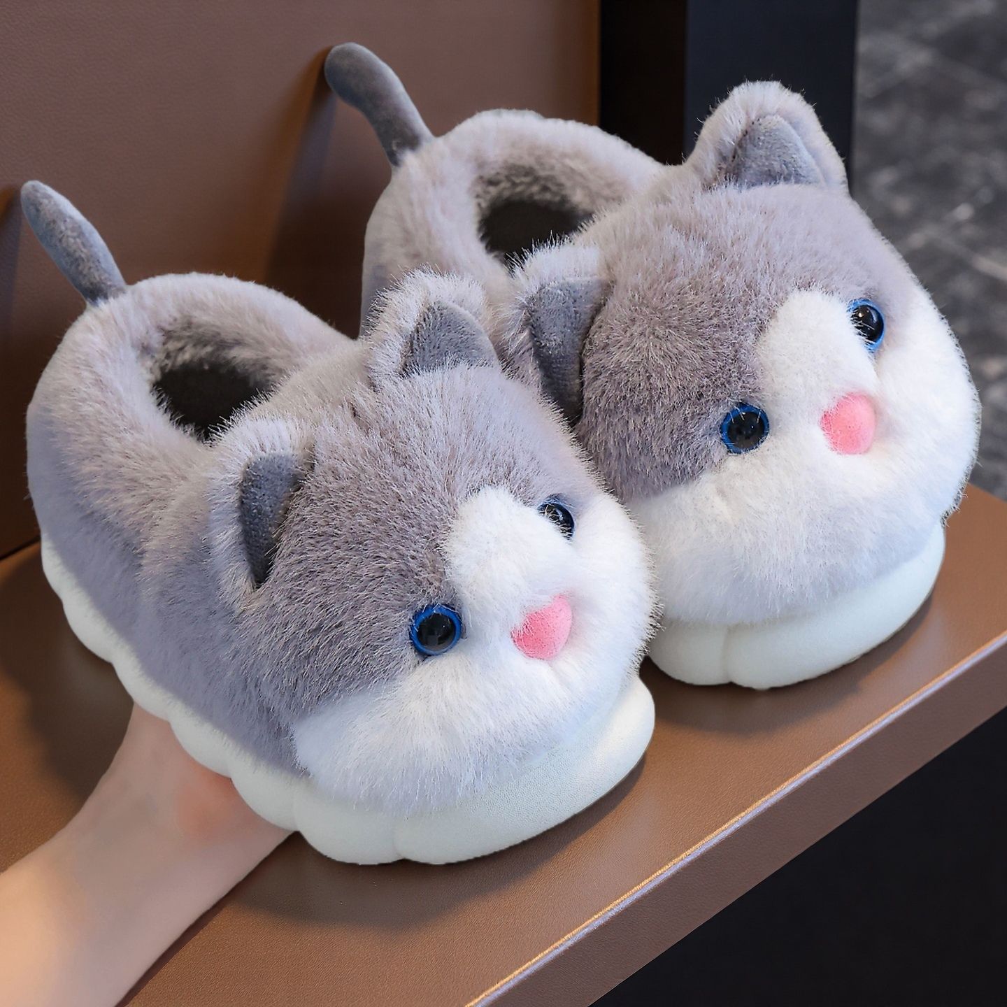 Zapatos de algodón para niños en invierno en el hogar calentamiento antideslizante para niñas zapatos de peluche de moda para niños zapatillas de algodón tacones