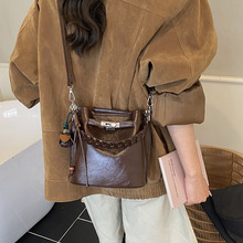 跨境潮流水桶包女士腋下包时尚百搭通勤单肩斜跨包简约休闲手提包