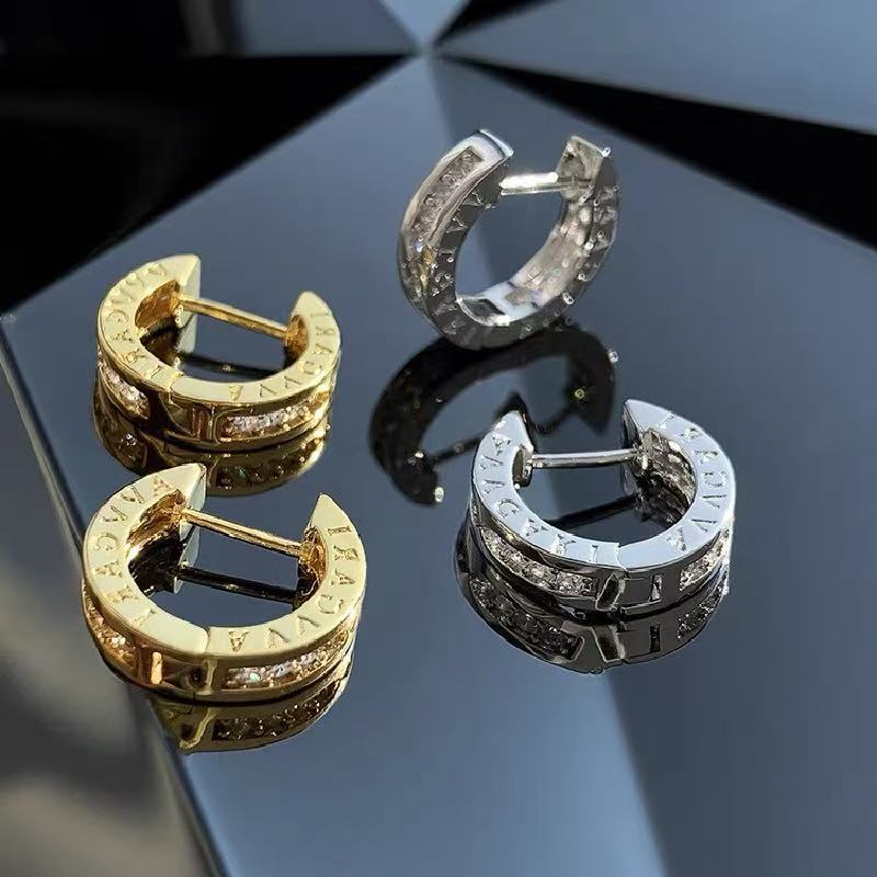 s925 シルバー針サークルプレーンフープイヤリング女性のハイエンドユニークなライト高級ニッチデザイン 2025 新しい夏のイヤリング