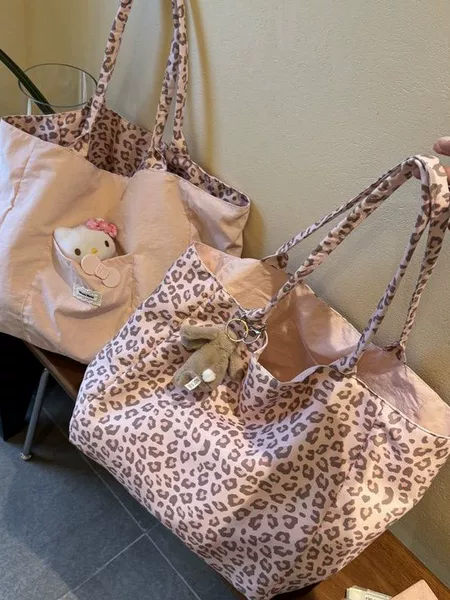 Korean-style pink leopard print canvas tote bag for women, 2026 new trendy versatile large-capacity daily commuter shoulder bag