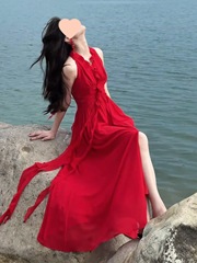 2025新款长裙连衣裙子女夏季红色爆款高级感海边度假法式挂脖吊带