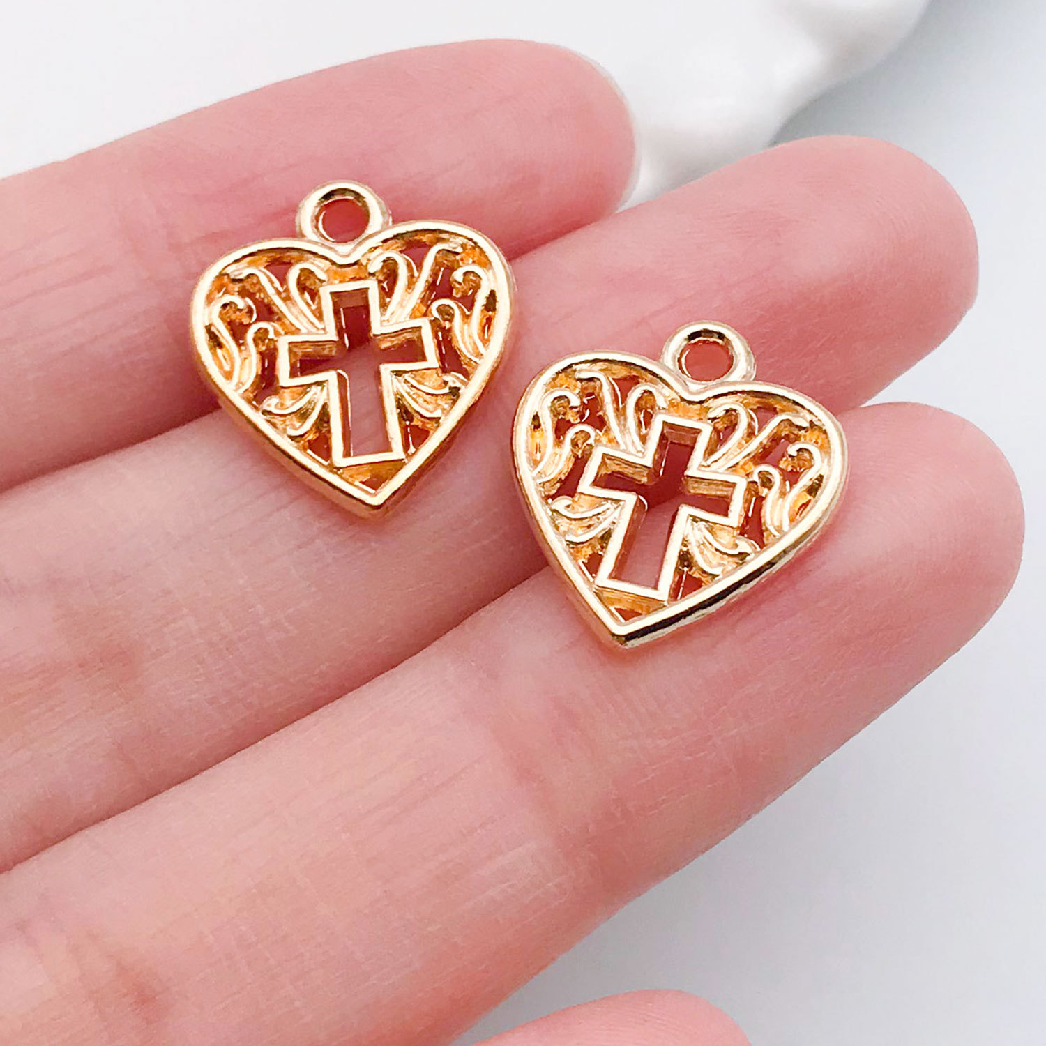 20343-W-KC金锌合金心形花纹镂空十字架16x14mm