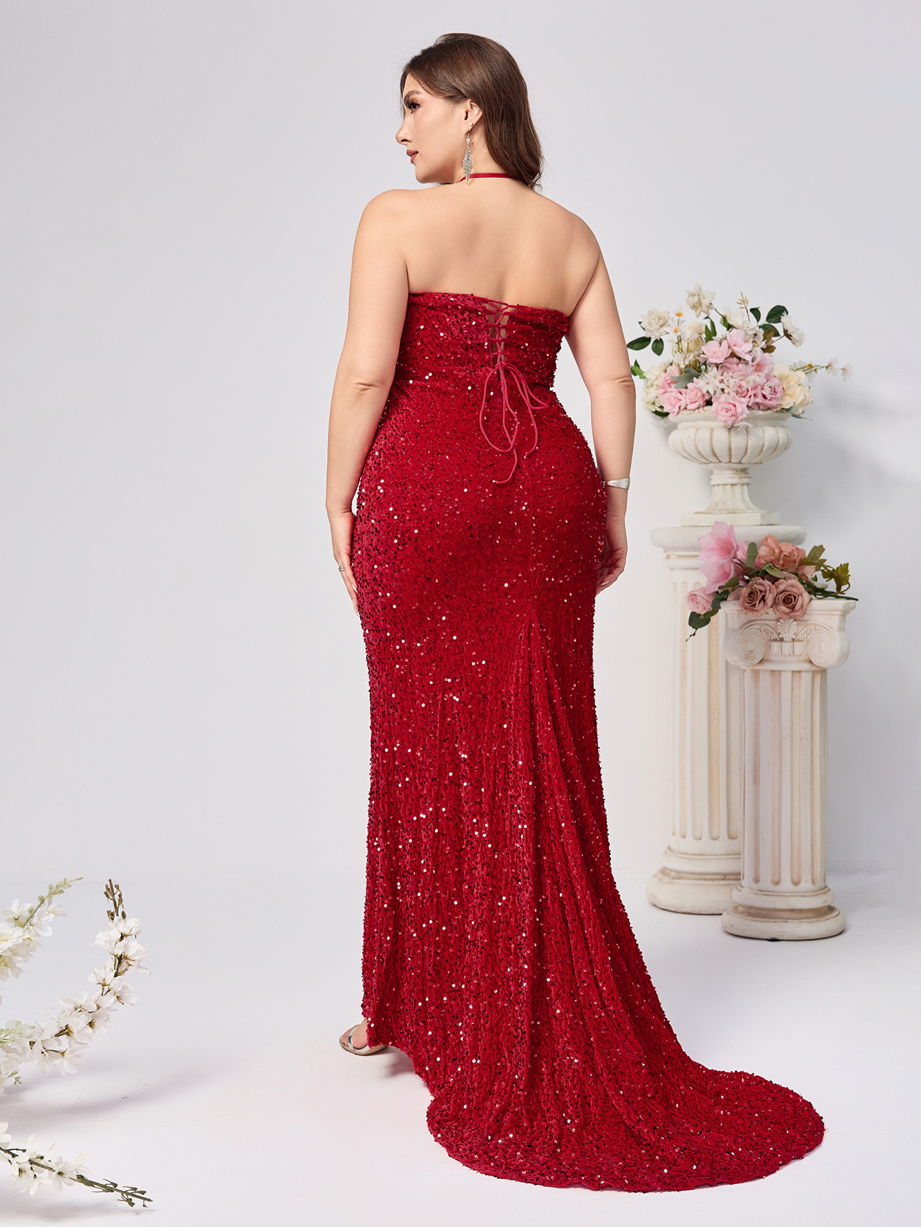 Vestido de talla grande para comercio exterior estilo caliente moda femenina sexy cuello halter con lentejuelas sin mangas vestido rojo image 2