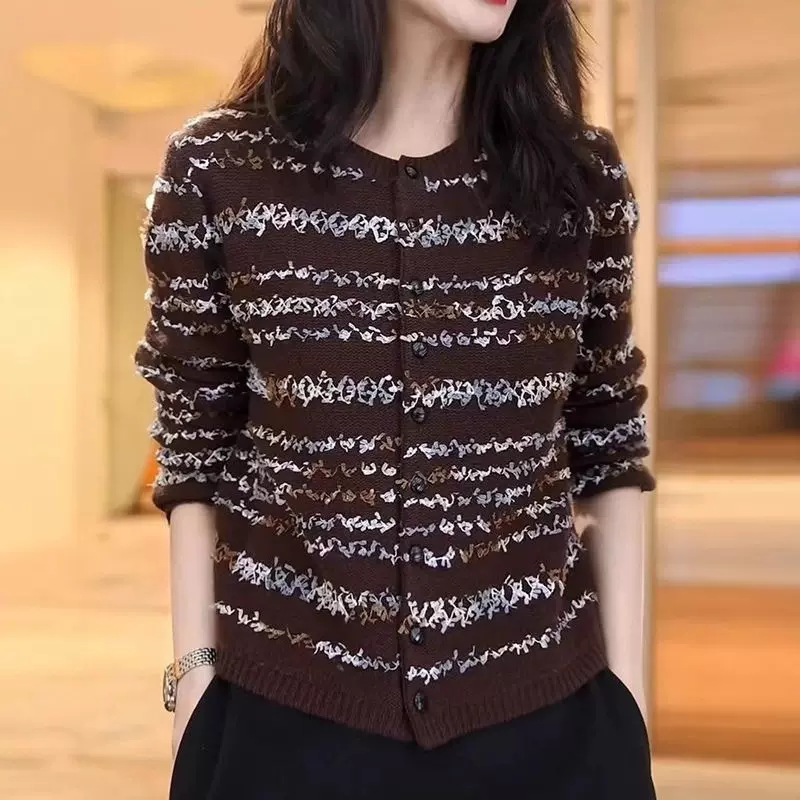 早秋季提花小个子短款圆领2025外套上衣新款针织时尚开衫显瘦毛衣