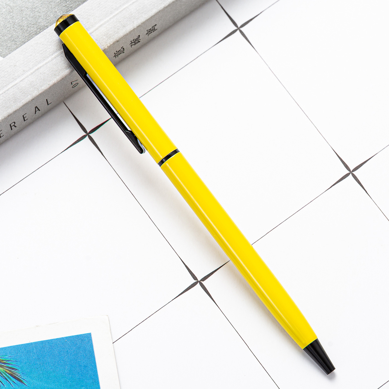 Cabeza plana pequeña pluma de alta escuela secundaria en stock al por mayor multicolor pluma de publicidad de negocios pluma imprimible logotipo pequeño bolígrafo de alta escuela secundaria