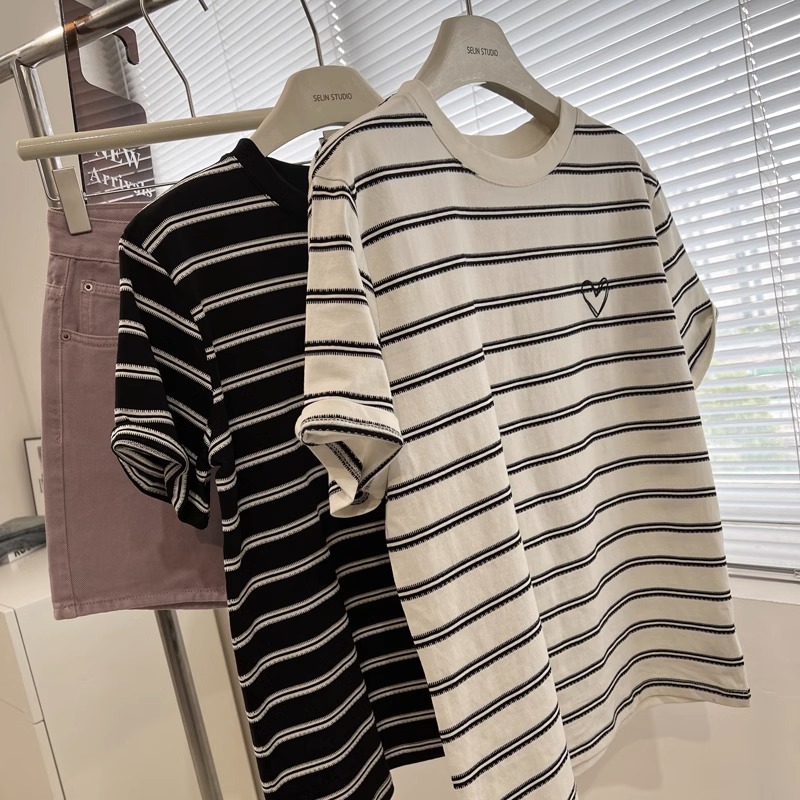 Retro Casual Round Neck Black and White Striped Short-sleeved T-shirt Women's Loose Artistic Base Shirt Top Summer New Student