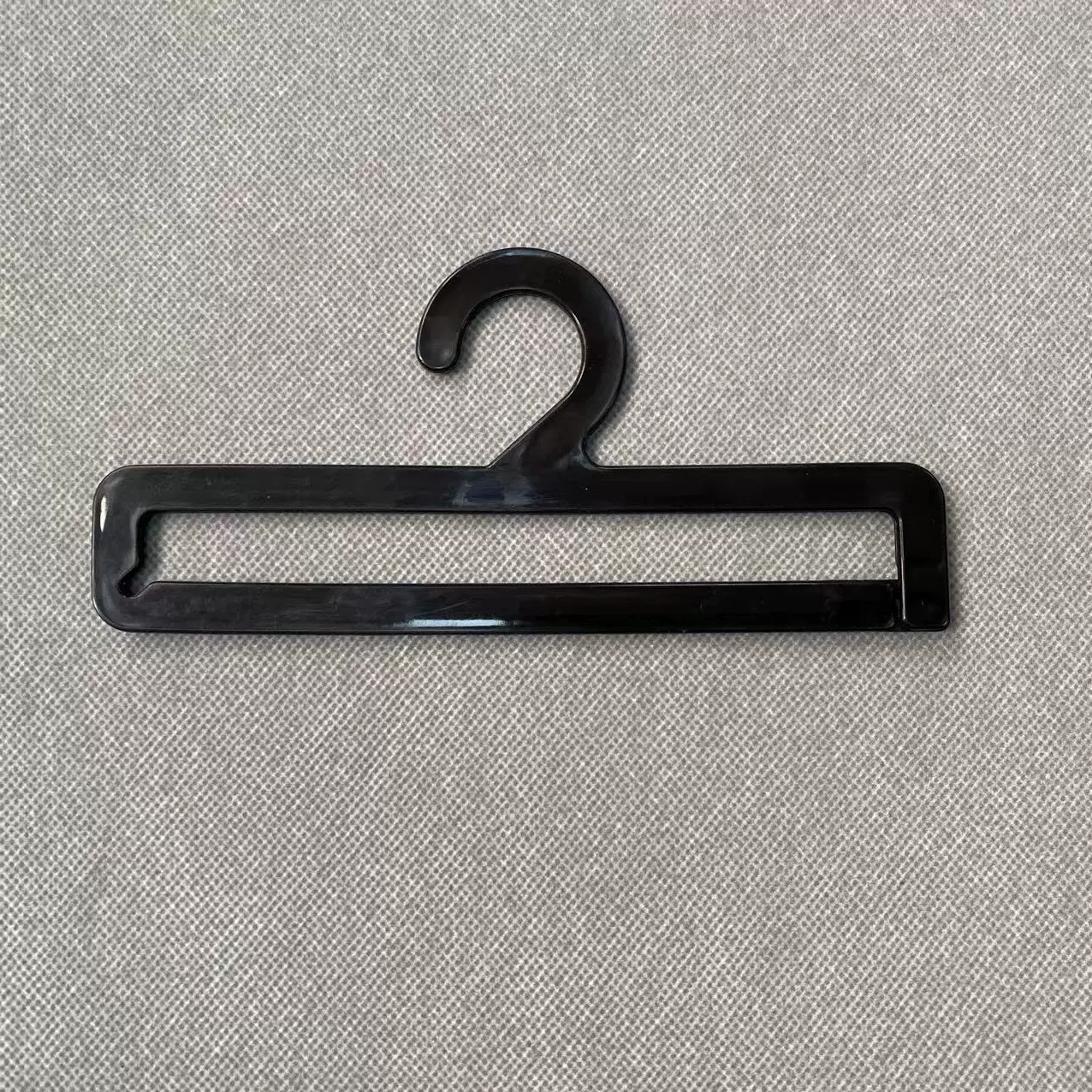 儿童打嗝巾衣架环保白色PP胶勾夏天汗巾展示衣架开口塑料围巾挂钩