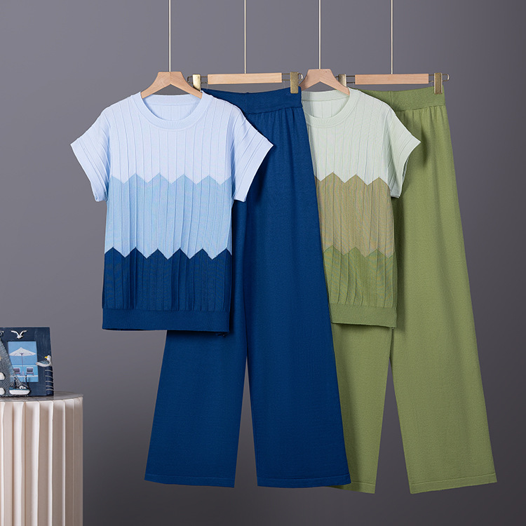 Damen-Set: Ärmelloses Strickoberteil mit Farbverlauf und lockerer Passform, Rundhalsausschnitt, passend zur hochgeschnittenen, weit geschnittenen Hose._voghion.com