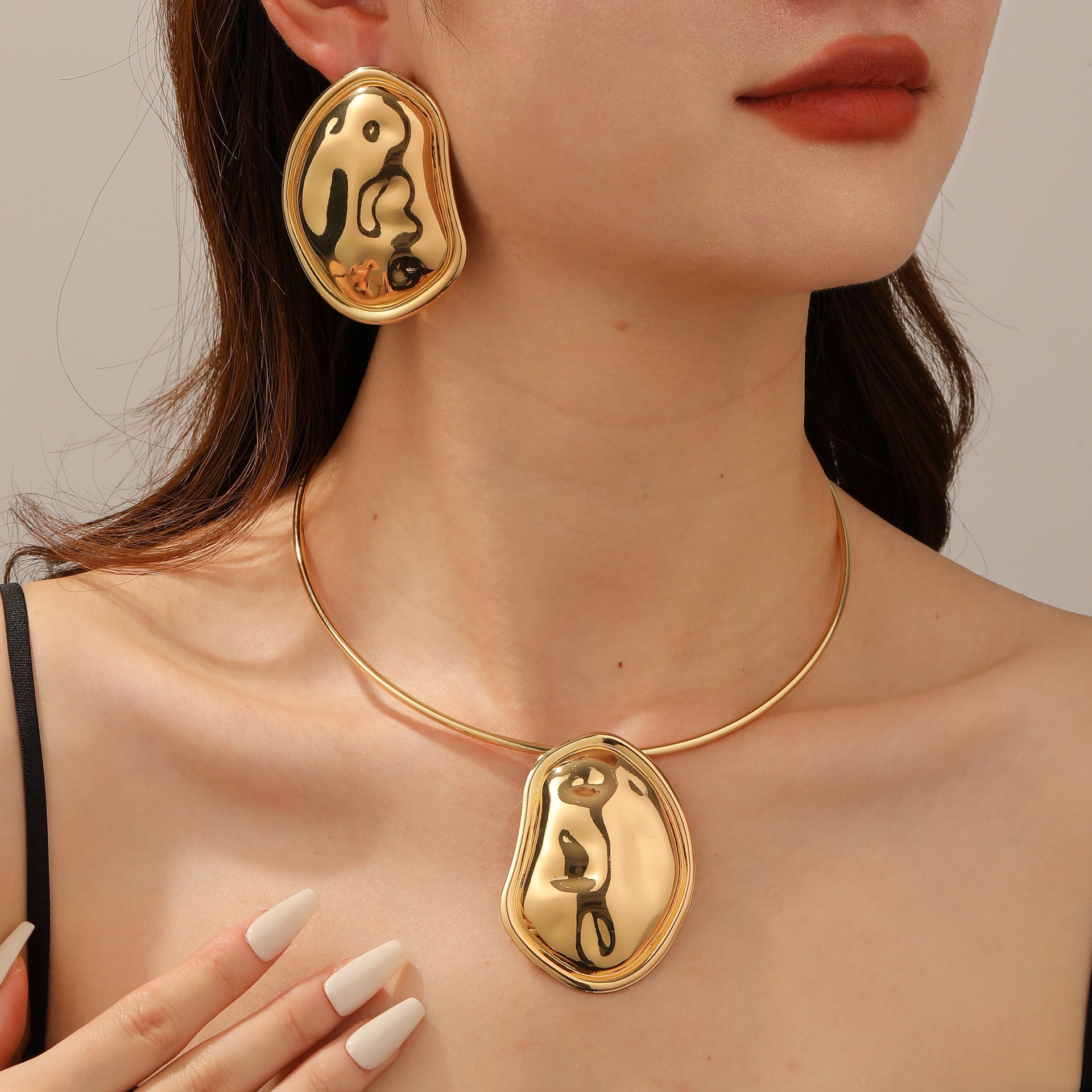 Joyas transfronterizas europeas y estadounidenses collar de pétalos metálicos irregulares de moda simple collar de collar de hierro