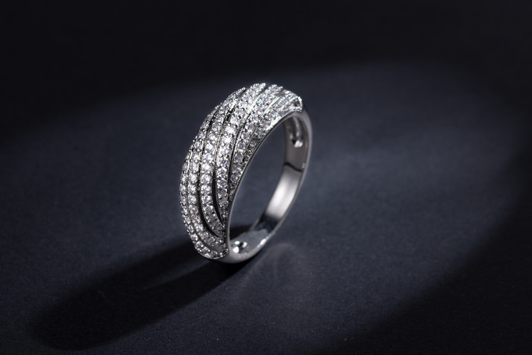 Full Zircon Engagement Elegant And Fashionable Full Diamond Ring Zircon Jewelry display picture 5