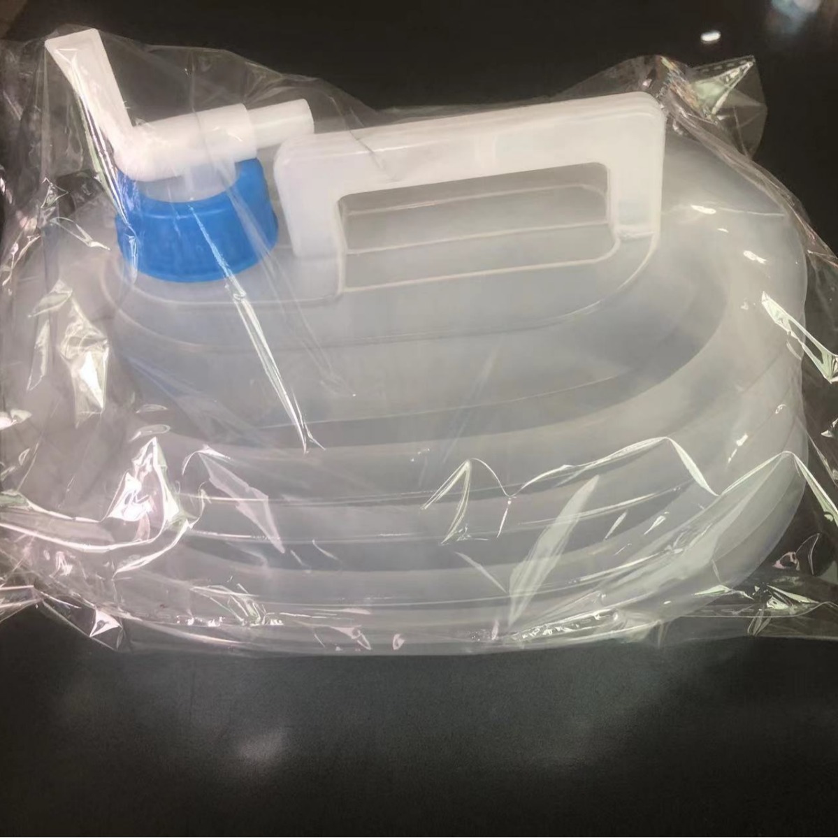 PE折り畳み水袋伸縮バケツ食品級屋外携帯緊急貯蔵水筒車載キャンプ3L-20L