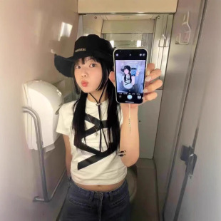 ���s�̿���ĸӡ��Ůʿ����T�������@������¶��Ě���w�D���@��