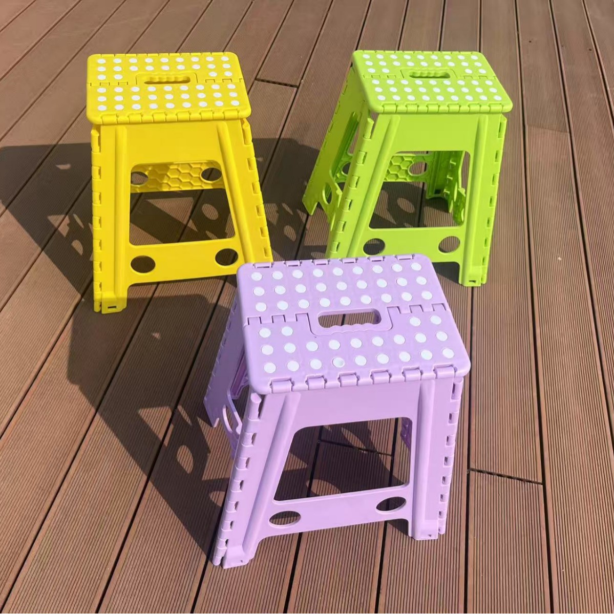 Exportación de taburetes plegables de plástico grueso para niños taburetes portátiles para interiores y exteriores taburetes portátiles antideslizantes