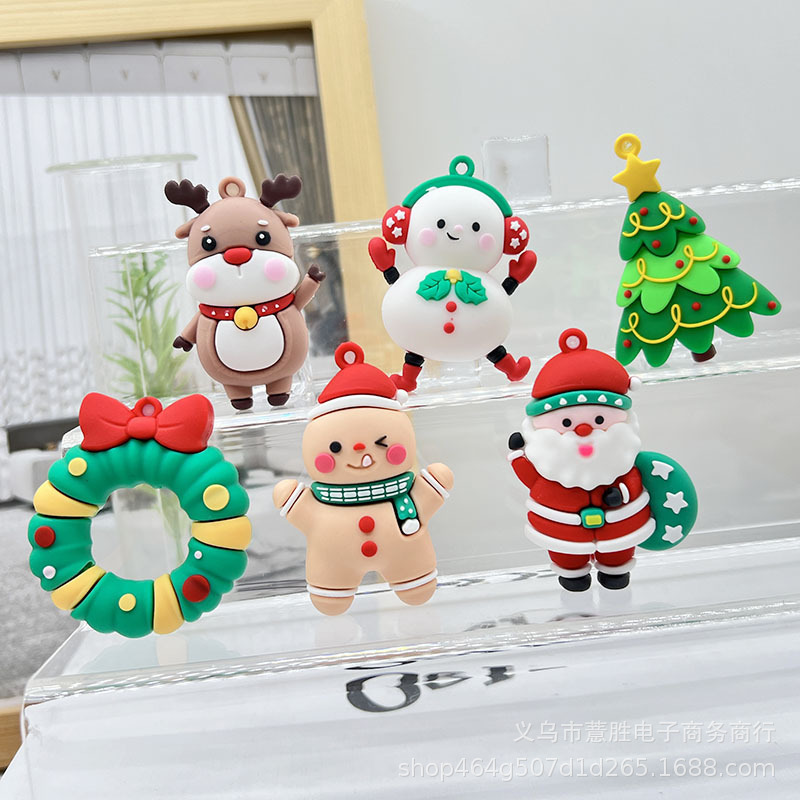 クリスマスの鍵は人形のペンダントを掛けます。サンタクロースの鍵は雪だるまを掛けます。|undefined