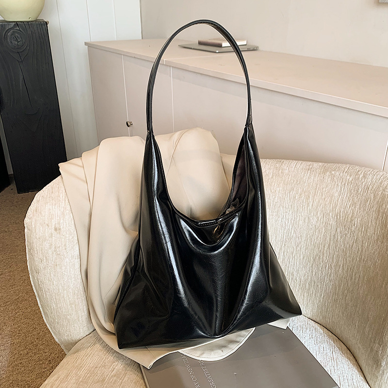 Bolsa de brazo retro de viaje para mujeres 2025 nueva moda popular bolso de hombro de cuero suave sensación de gran capacidad bolsa de mano