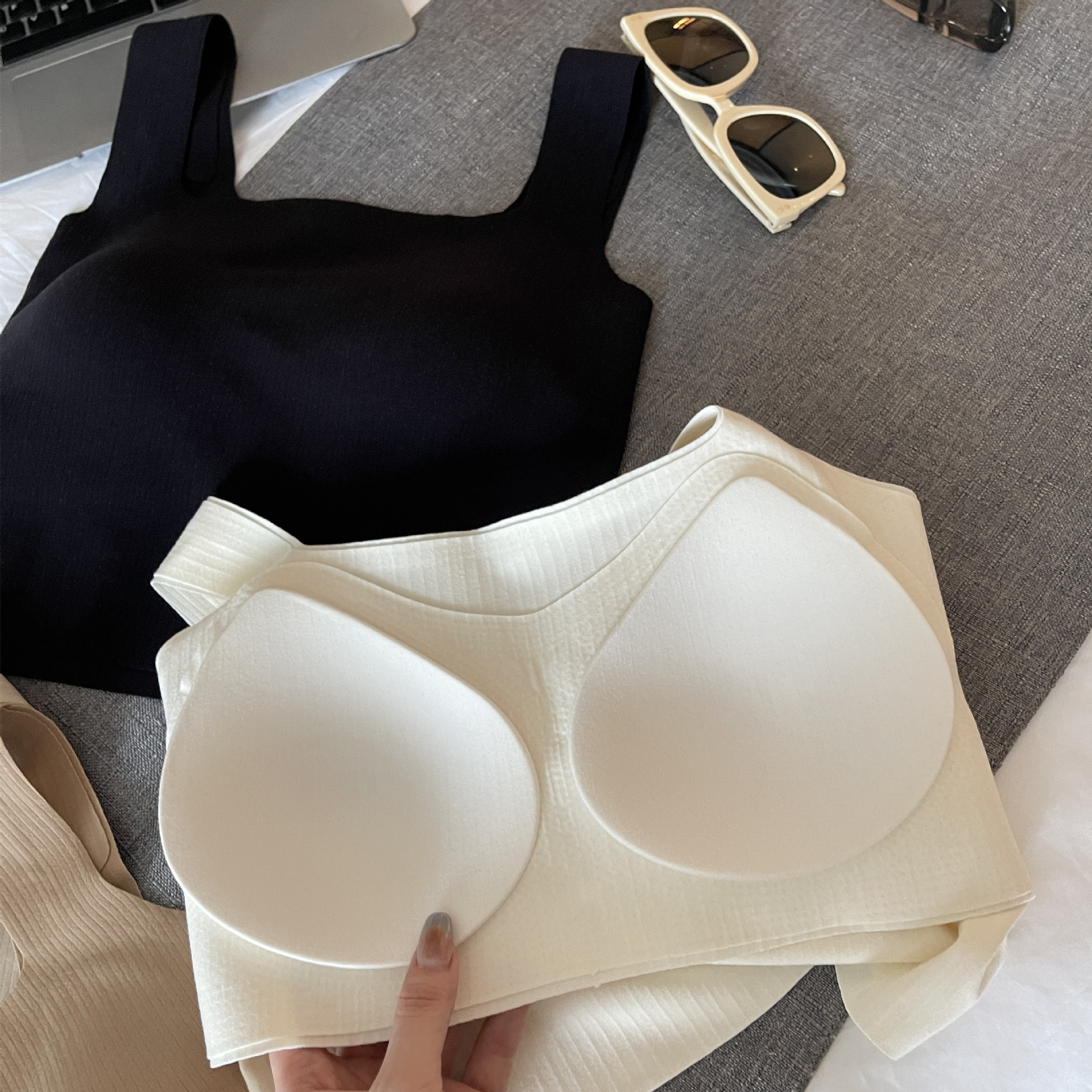 Otoño e invierno de longitud media cepillado térmica superior interior y exterior desgaste Chaleco de elevación sin fisuras soporte suave con almohadilla de pecho ropa interior para mujeres