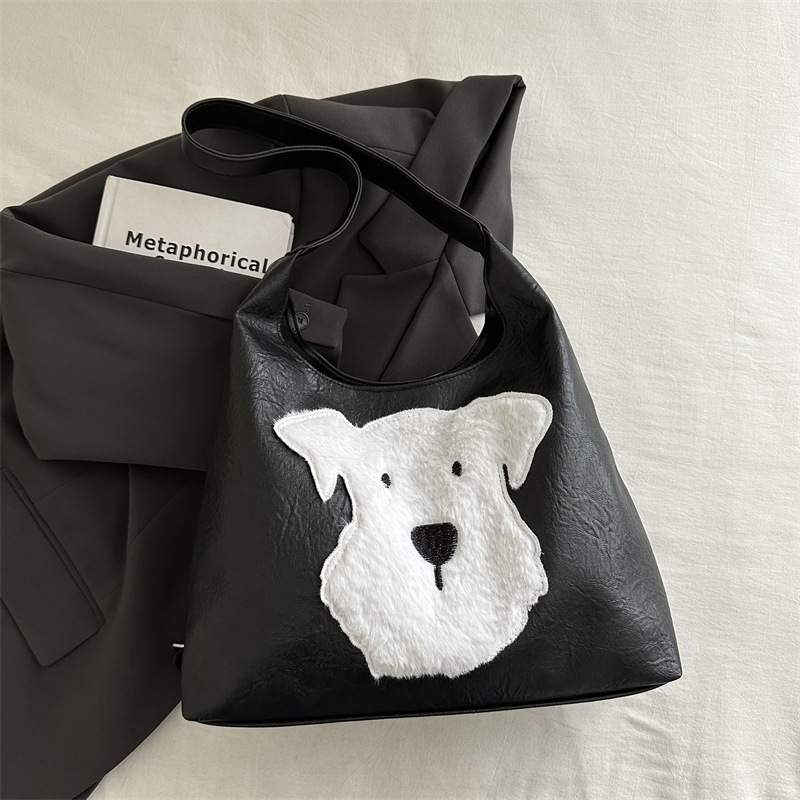 Simple y de alto valor exterior de moda bajo la axila 2024, otoño y invierno nuevo estilo coreano de gran capacidad de bolso de hombro de dibujos animados