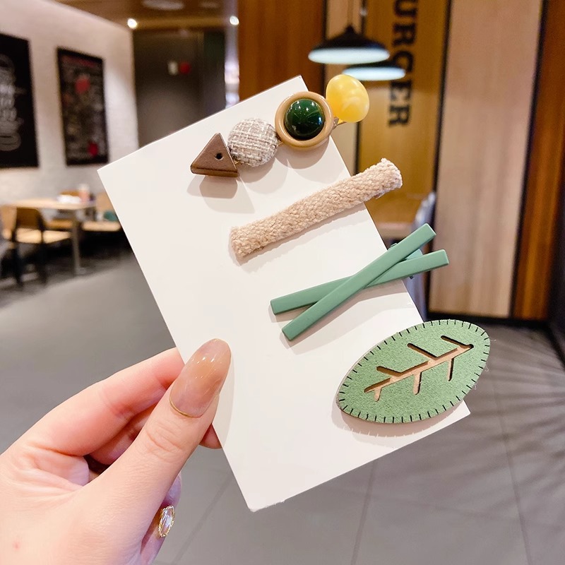 2024 Nueva horquilla de felpa de las mujeres Japonés lindo lado Celebridad de Internet clip lateral horquilla peludo pequeño clip tocado accesorios para el cabello