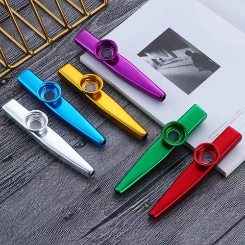 Gold-plated Kazoo mouth-blown musical instrument, beginner's companion, simple and easy to learn, compact and portable, small musical instrument for accompaniment.