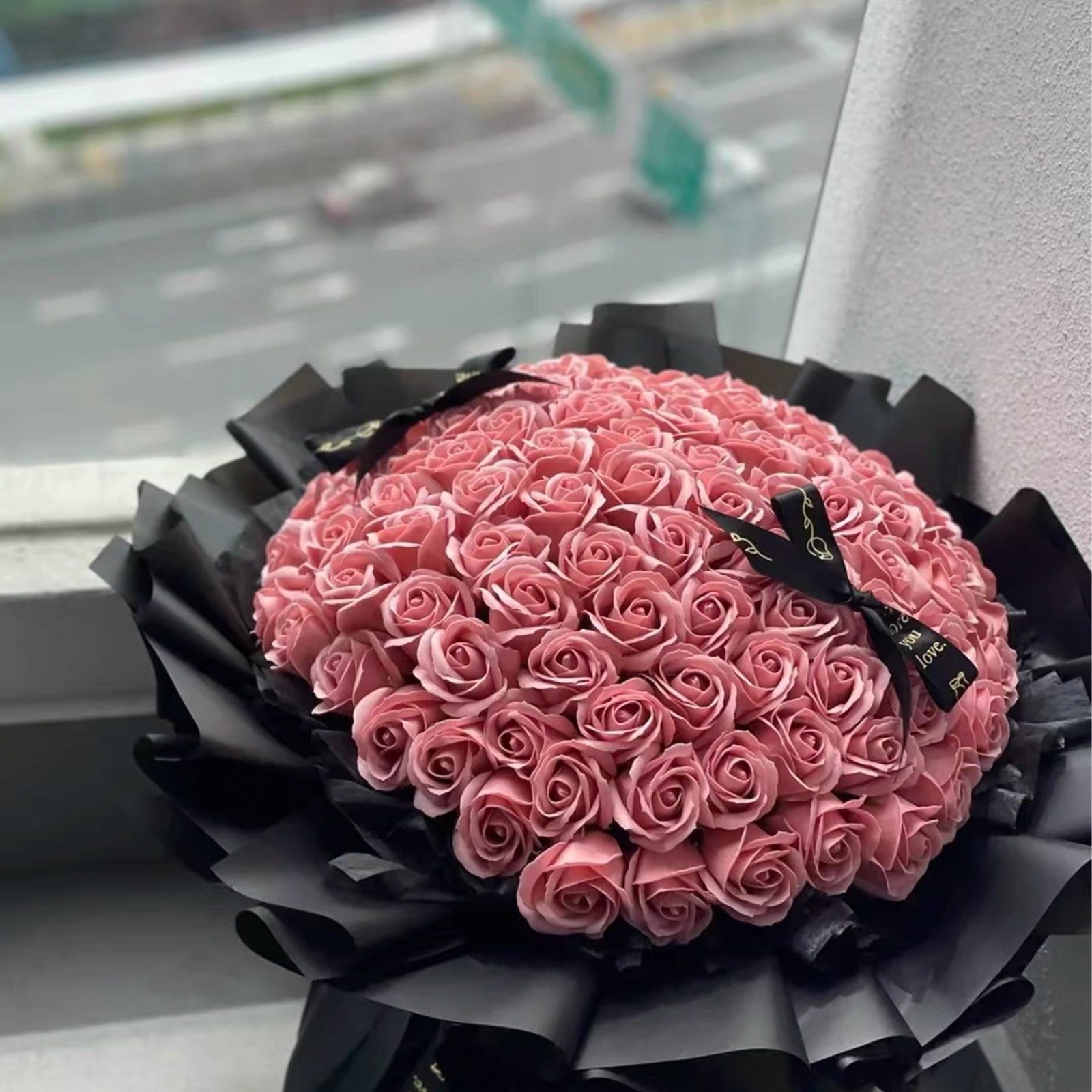 [내 남은 인생은 너야] 장미 52송이 + 조명을 보내려면 팔로우하세요