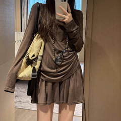 ニッチデザインのおしゃれなバックレス長袖プリーツTシャツ+ショートスカートのツーピース夏用日焼け止めアイススーツ