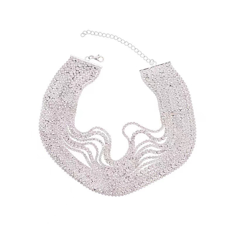 Luxuriöses Statement Collier Mit Vollbesatz Aus Kristallen_voghion.com