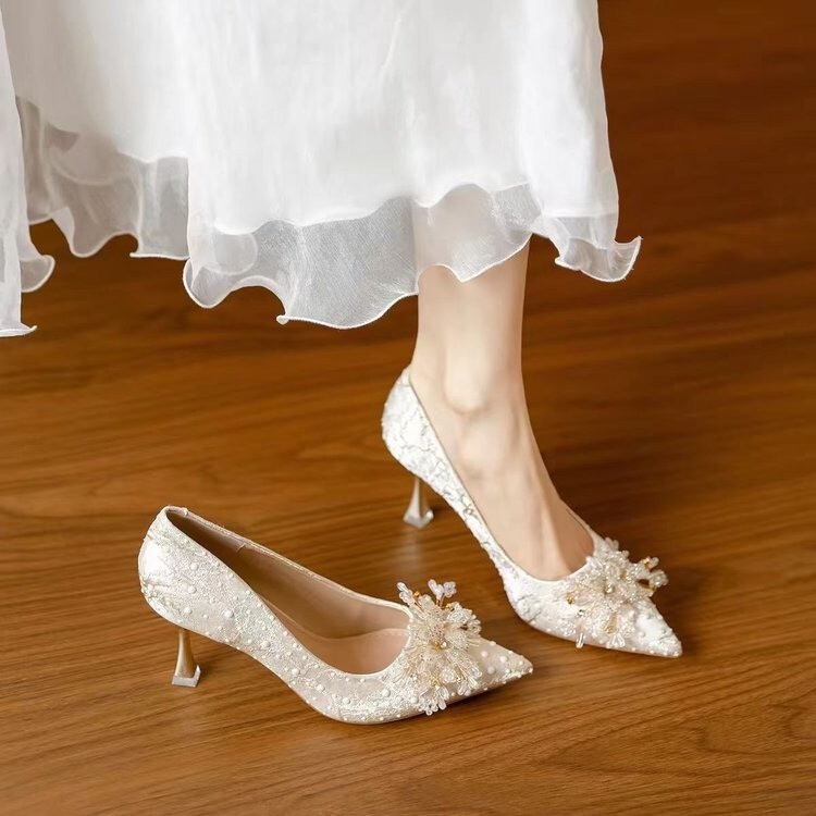 2026 New Lace Wedding Shoes Pointed Toe Stiletto Heel Crystal Flower High Heels Bridal Shoes Comfortable Shallow Mouth Pumps