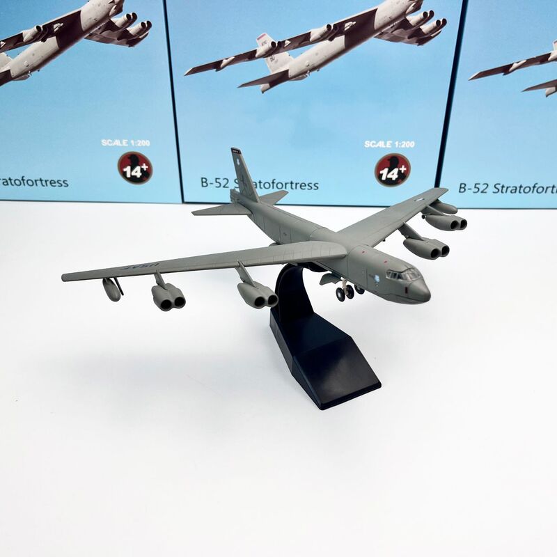 1/200 B52 B-52 Military Aircraft Stratofortress Long-Range Strategic Bomber Finished Model Ornaments