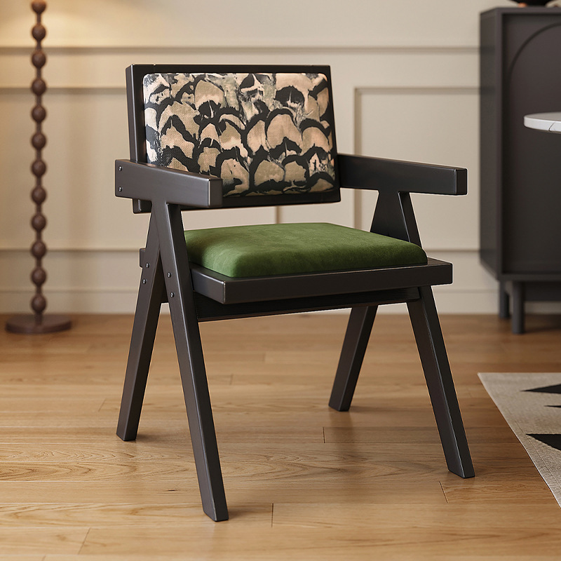 Silla de comedor silla de madera maciza para el hogar silla de respaldo de bolso suave retro francés silla de té con balcón silla de té antigua chandigarh