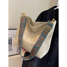 广州三元里真皮包包女狮岭河北保定白沟2024新款斜挎腰包小众百搭