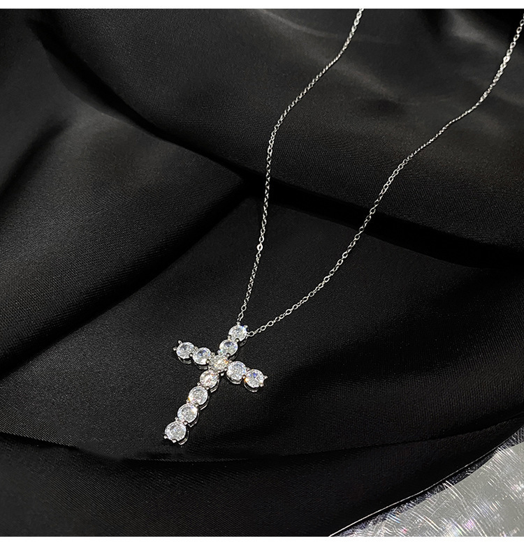 2026 New Model Diamond-Encrusted Cross Titanium Steel Necklace for Women, Light Luxury and Stylish Sweatshirt Chain, High-End Clavicle Chain Accessory