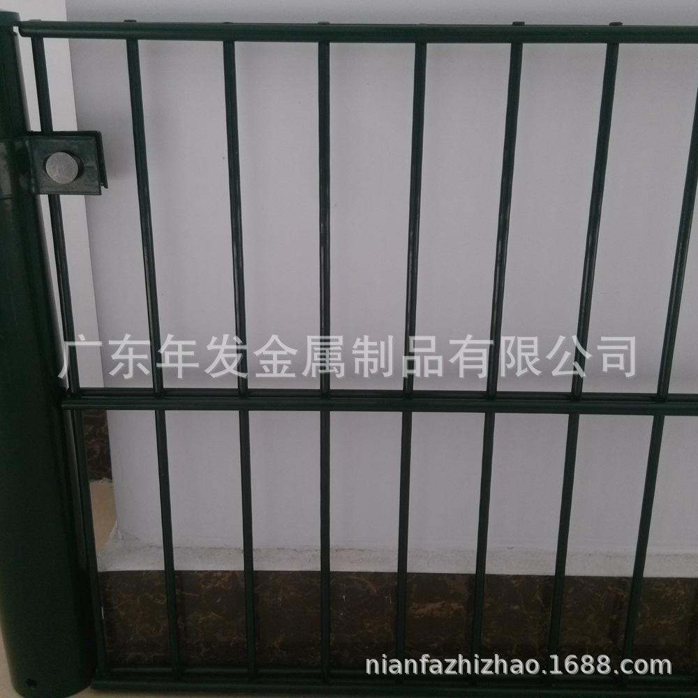 新品双夹丝护栏 篮球运动场隔离网 体育场铁丝围栏护栏网