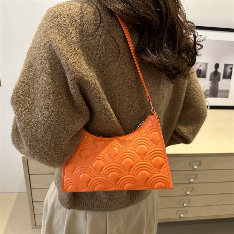 Bolsas axilales de alto nivel 2024 otoño y invierno nuevos versátiles este año popular temperamento coreano bolsas de color sólido