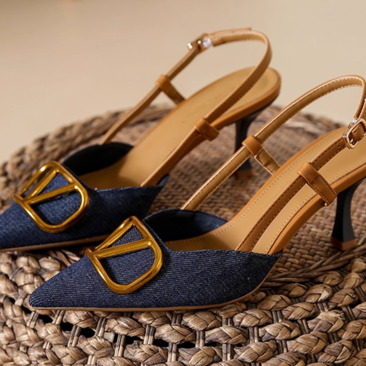 Elegant shoes pointed-toe stiletto heels