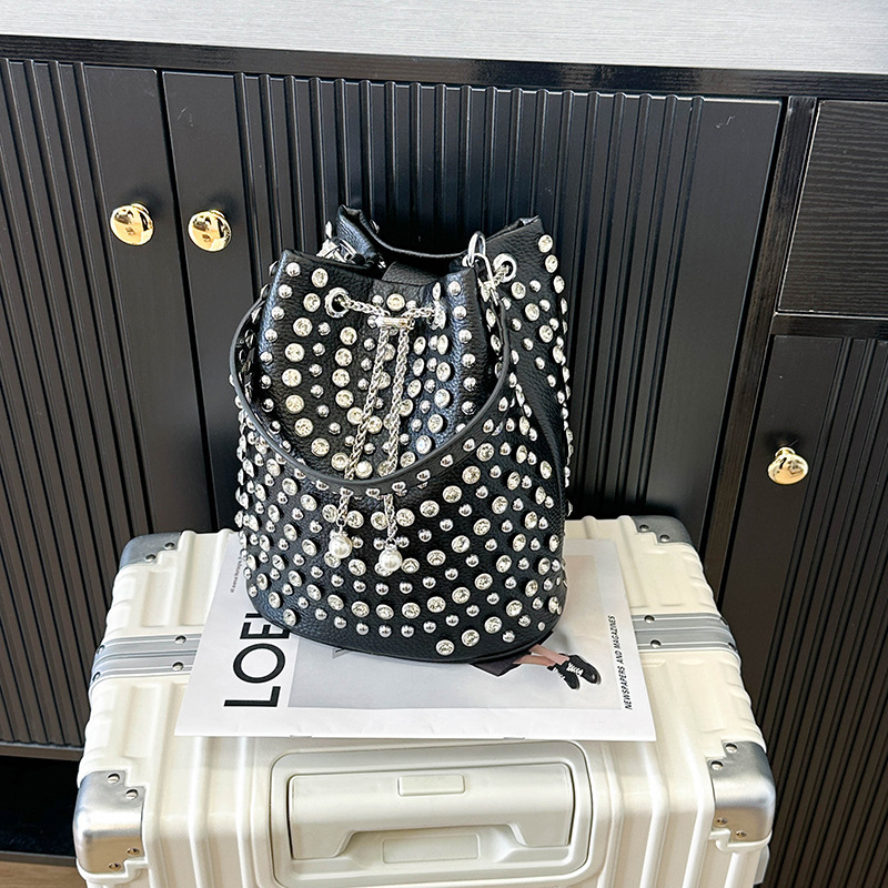 Street Trendy Punk Style Chain Handbag for Women 2025 Autum New Stylish Texture Rivet Shoulder Crossbody Bag