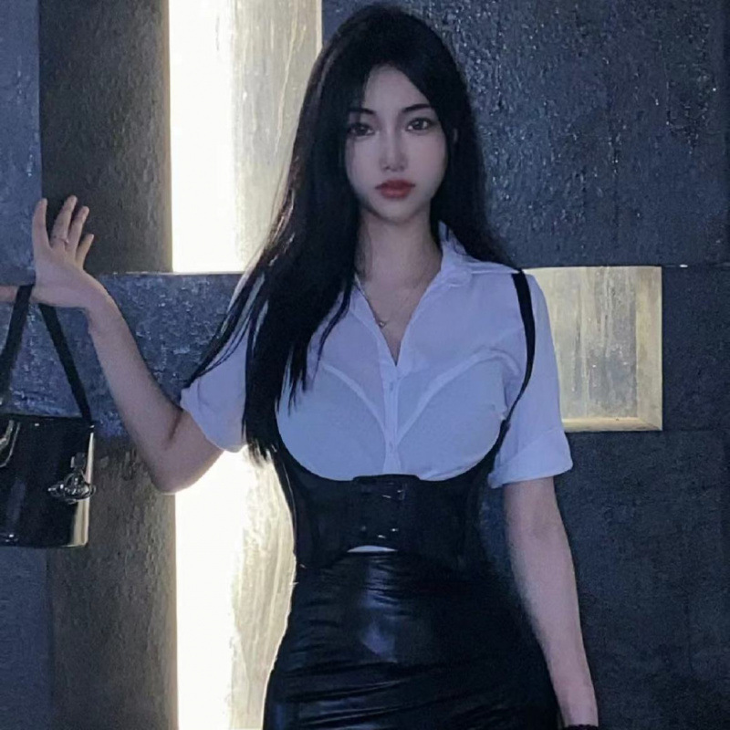 반팔 웨이스트 셔츠 + 블랙 거들, 프리 블랙 스타킹