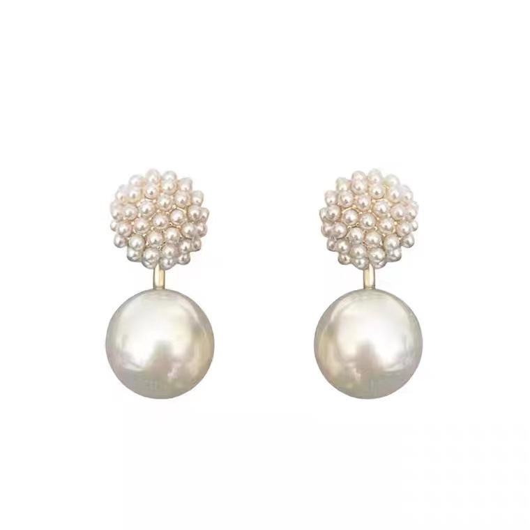 Elegant Geometric Alloy Inlay Artificial Pearls Women's Ear Studs display picture 5