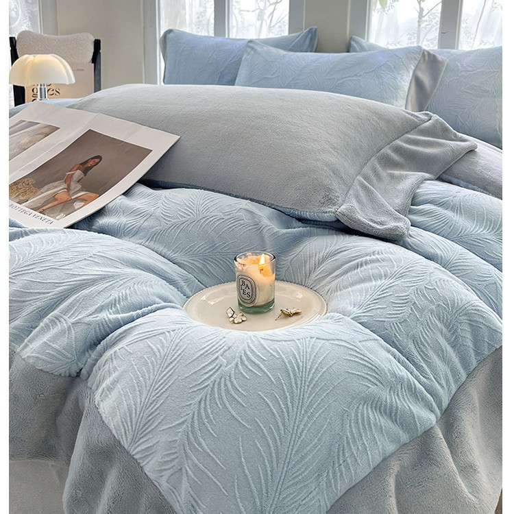 Cama de seda de leche tallada cuatro piezas de coral sábanas de cama de tres piezas de nuevo otoño y invierno engrosado y cálido