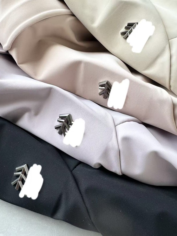 KL同款克隆户外冲锋衣登山服男女情侣同款软壳冲锋衣防水外套连帽|undefined