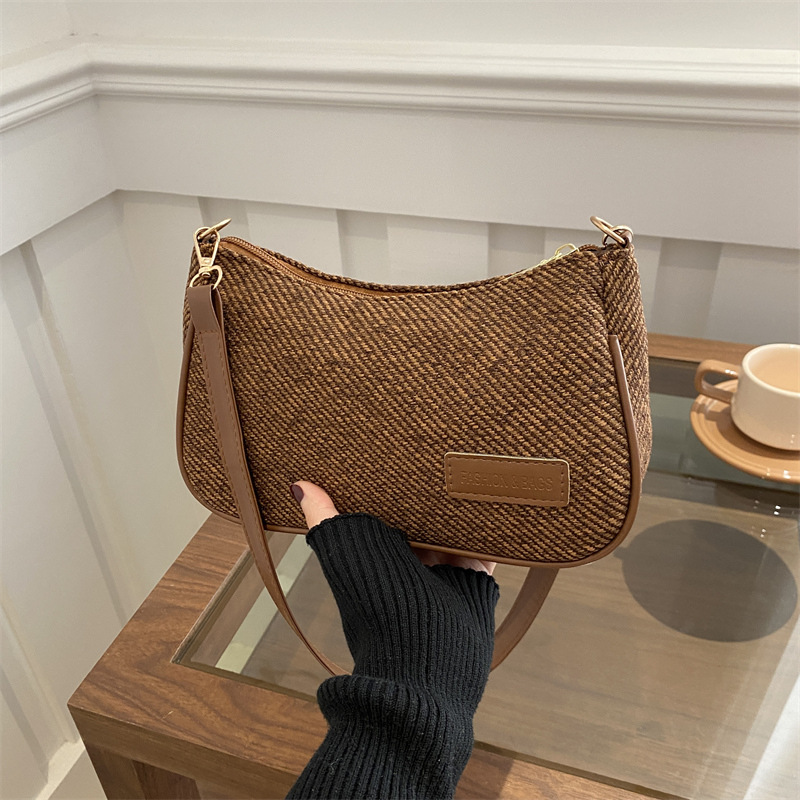 Elegante y simple temperamento nicho bolso de hombro casual 2025 primavera nuevo bolso de mochila de mujer versión coreana bolso popular